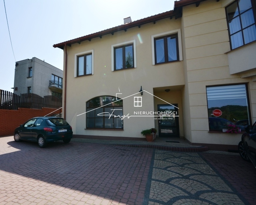 Obiekt inwestycyjny 496m w Przemyślu  idealny na przychodnię, dom seniora lub działalność usługową