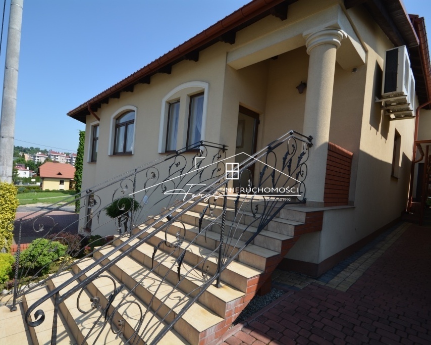 Obiekt inwestycyjny 496m w Przemyślu  idealny na przychodnię, dom seniora lub działalność usługową