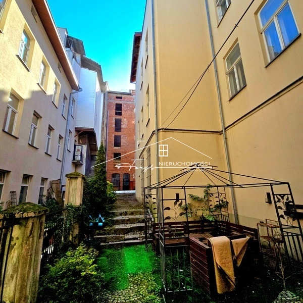 Kamienica z 1909 r. w prestiżowej części Przemyśla  4 mieszkania, 251,48m, po remoncie