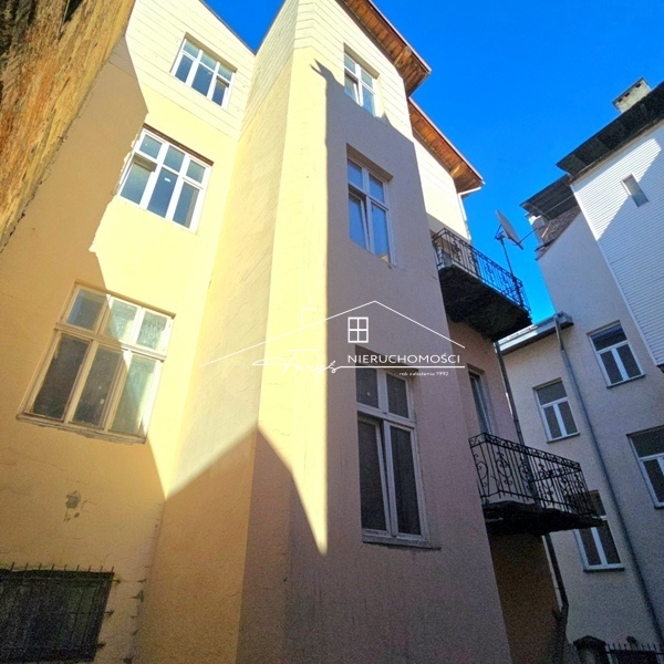 Kamienica z 1909 r. w prestiżowej części Przemyśla  4 mieszkania, 251,48m, po remoncie