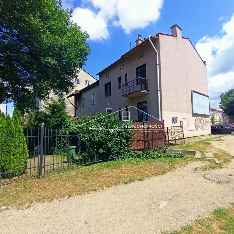 Prestiżowa, ruchliwa lokalizacja idealna pod usługi i wynajem.