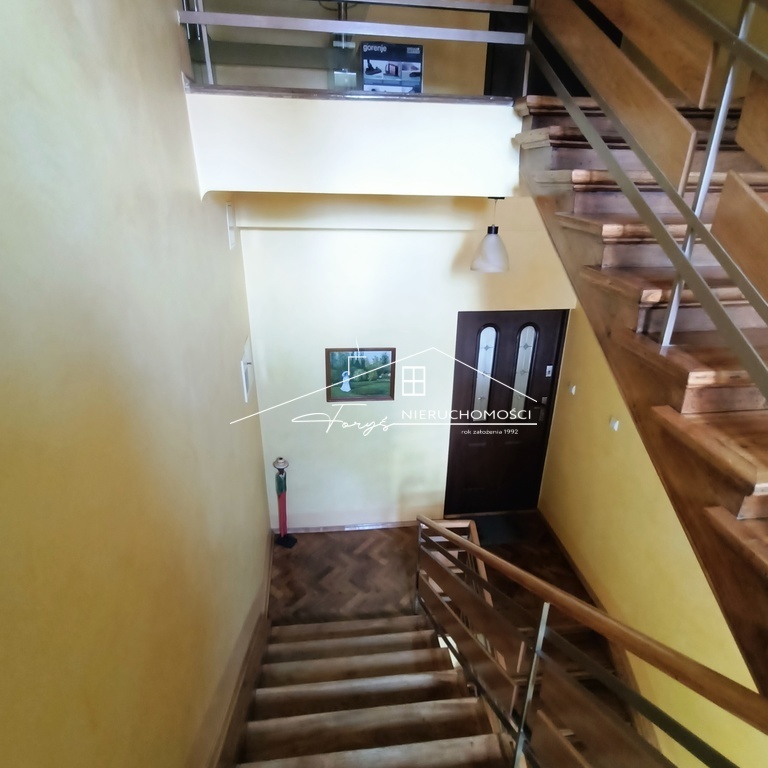 Część usługowa w przyziemiu wcześniej funkcjonowała jako bar.