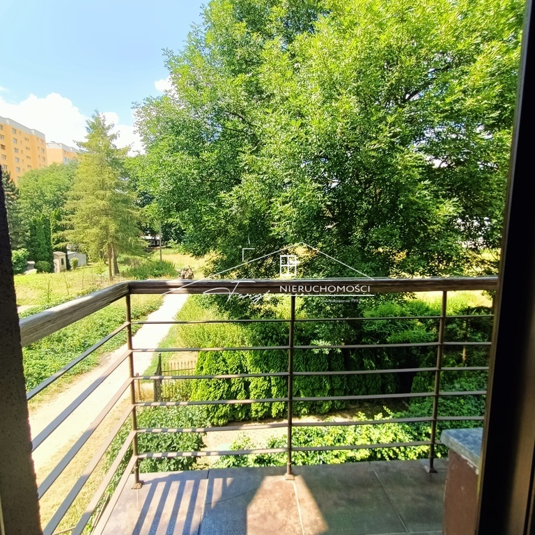 Blisko rzeki, przystanków i stacji kolejowej Przemyśl-Zasanie.