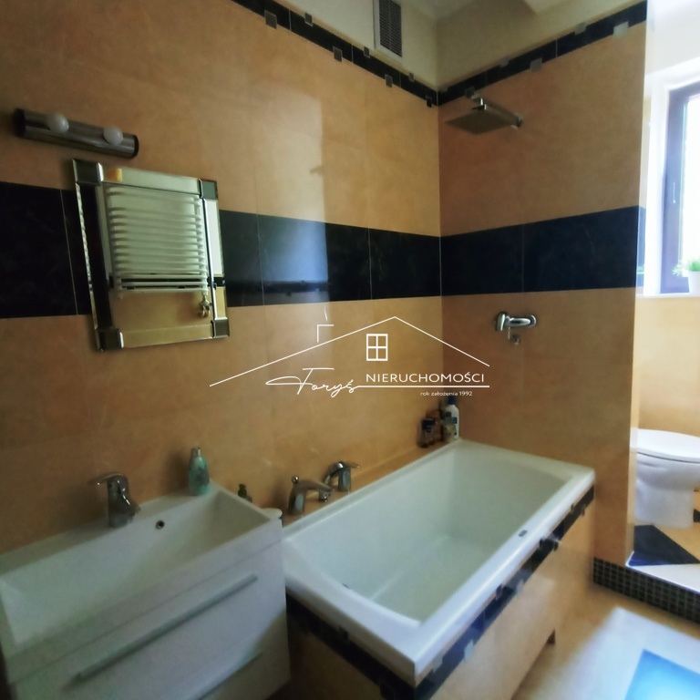 Kamienica doskonała pod usługi, gastronomię i biura.