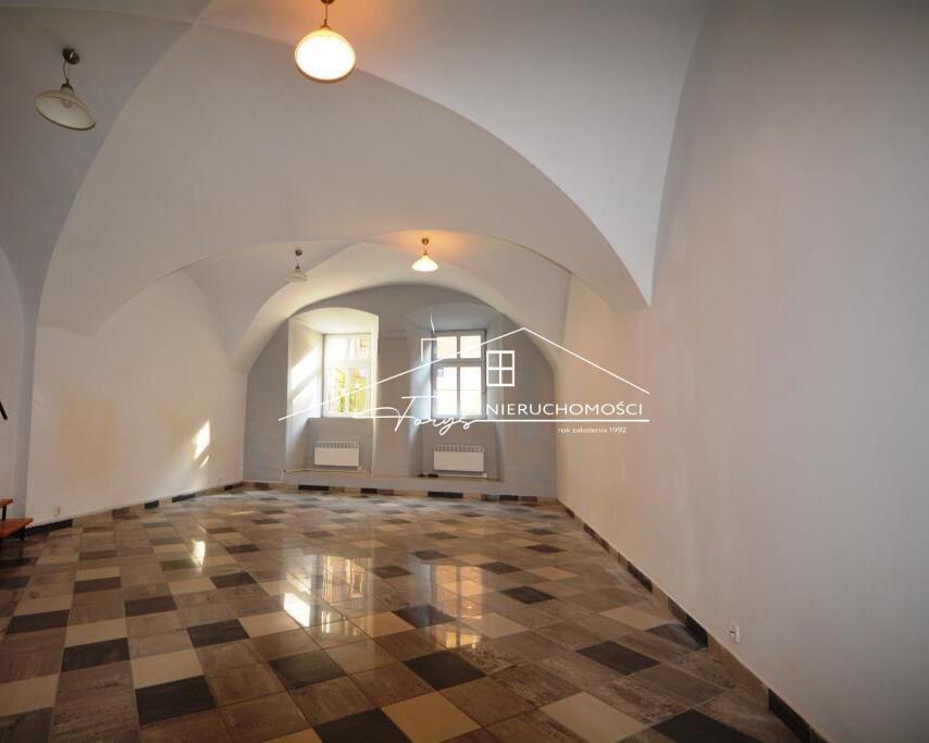 Lokal użytkowy 110m w Rynku Starego Miasta  idealna lokalizacja na usługi i biuro