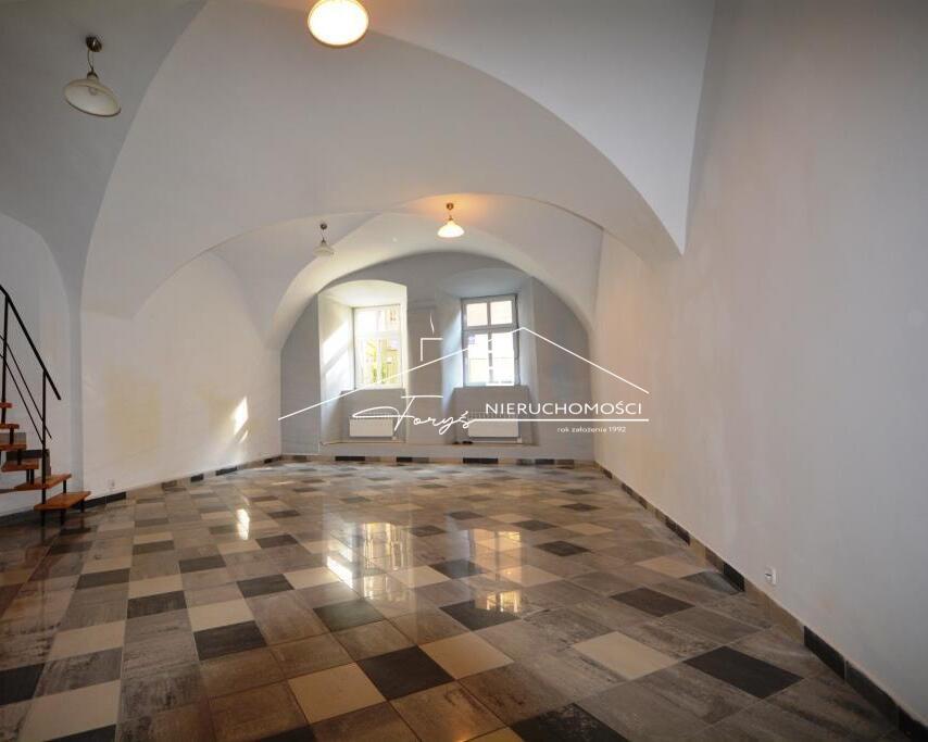 Lokal użytkowy 110m w Rynku Starego Miasta  idealna lokalizacja na usługi i biuro