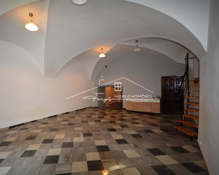 Lokal użytkowy 110m w Rynku Starego Miasta  idealna lokalizacja na usługi i biuro