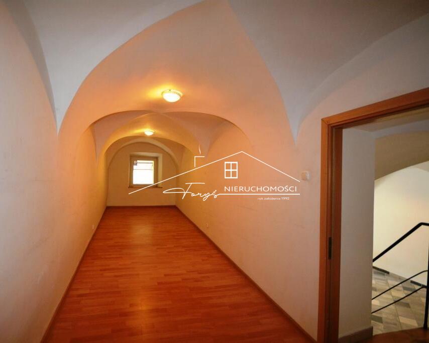 Lokal użytkowy 110m w Rynku Starego Miasta  idealna lokalizacja na usługi i biuro