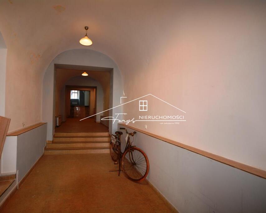 Lokal użytkowy 110m w Rynku Starego Miasta  idealna lokalizacja na usługi i biuro