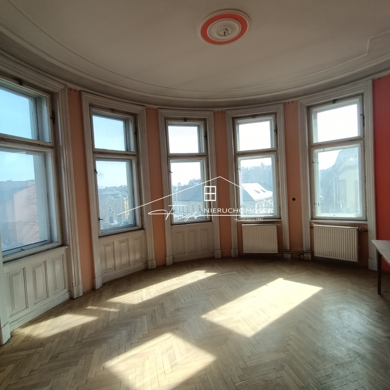 Lokal 950m do wynajęcia w zabytkowej kamienicy w centrum Przemyśla  idealna przestrzeń pod działalność