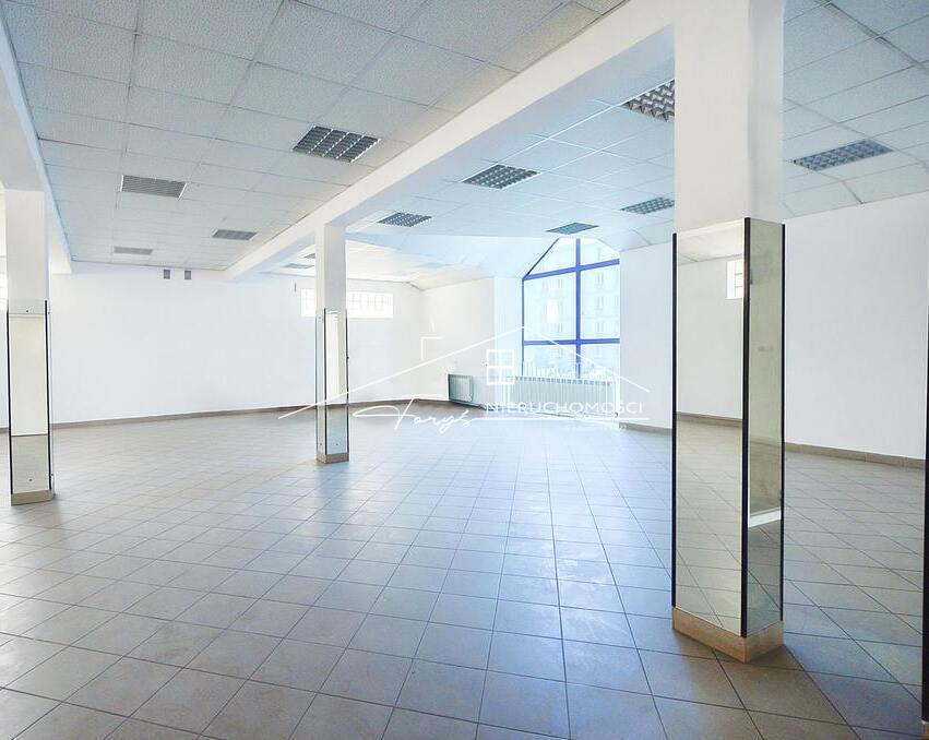 Jarosław, Jana Pawła II  Lokal handlowo-usługowy 268,93 m do wynajęcia Globus, 1 piętro