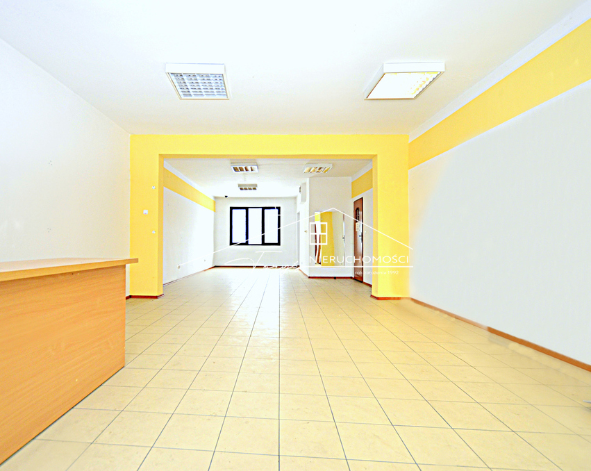 Budynek handlowo-usługowy w centrum Oleszyc  obniżka ceny o 30000zł