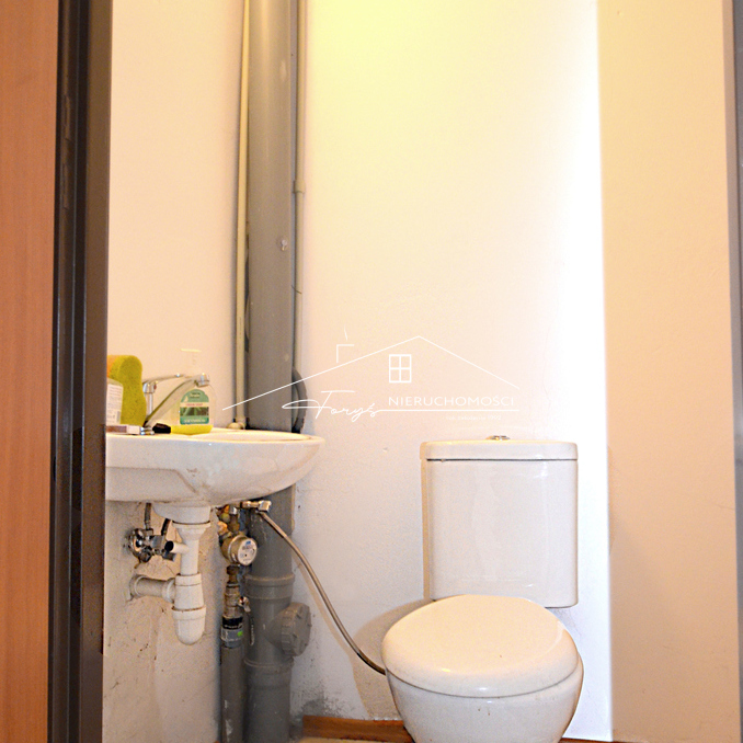 Budynek handlowo-usługowy w centrum Oleszyc  obniżka ceny o 30000zł