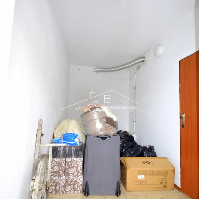 Budynek handlowo-usługowy w centrum Oleszyc  obniżka ceny o 30000zł