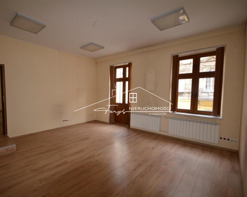 Lokal usługowy 230m do wynajęcia  I piętro, ul. Dworskiego, Przemyśl