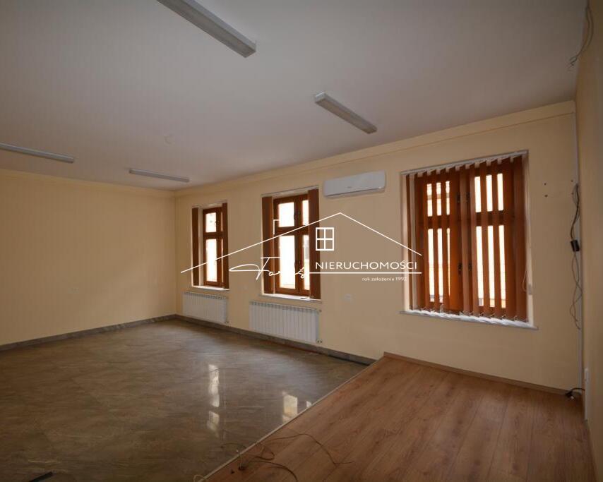 Lokal usługowy 230m do wynajęcia  I piętro, ul. Dworskiego, Przemyśl