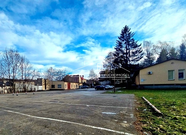 Lokal użytkowy 164m w centrum Przemyśla z dużym parkingiem  idealny na działalność usługową