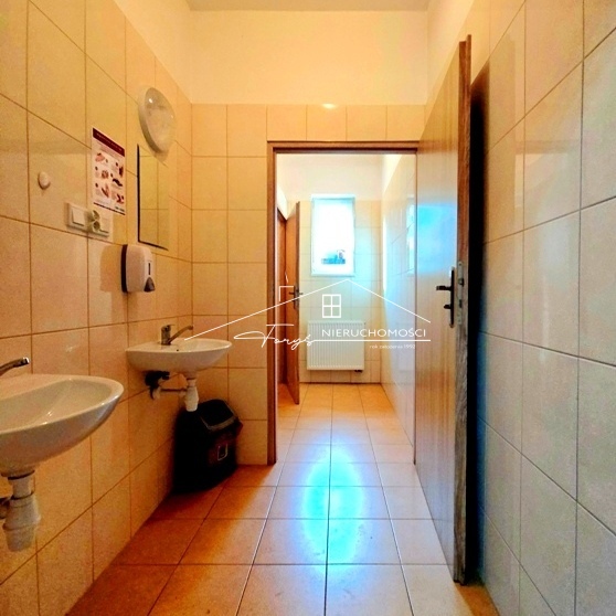 Lokal użytkowy 164m w centrum Przemyśla z dużym parkingiem  idealny na działalność usługową