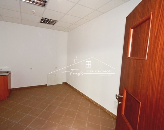 Nowoczesny obiekt handlowo-usługowy i gastronomiczny na sprzedaż  Ostrów k. Przemyśla, 1327m