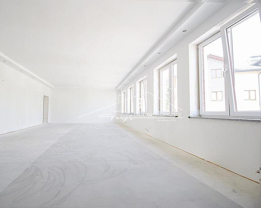 Lokal użytkowy 118m do wynajęcia  Jarosław, ul. Podzamcze, 1. piętro