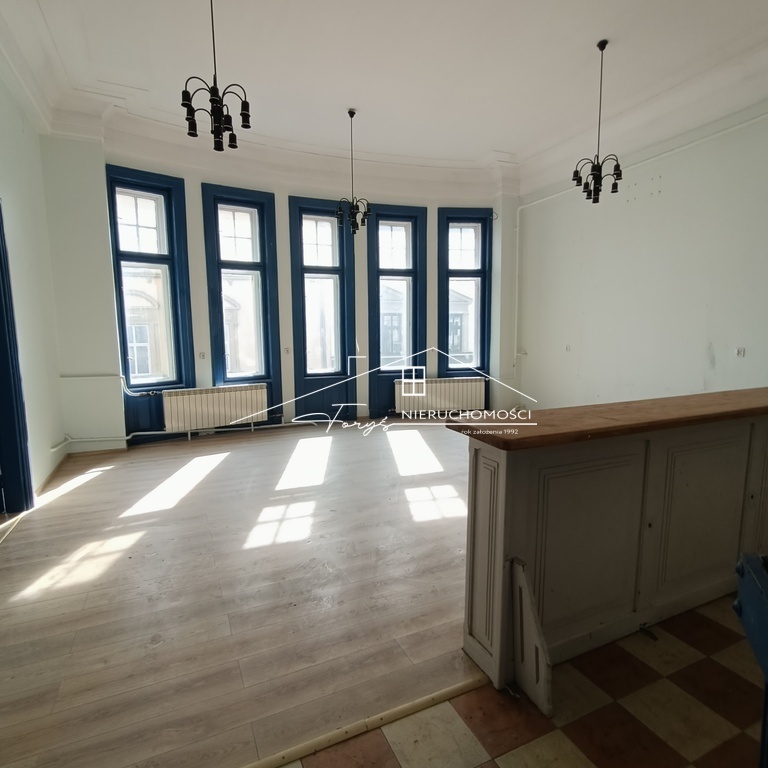 Lokal 250m do wynajęcia w zabytkowej kamienicy w centrum Przemyśla  idealny pod działalność usługową lub biurową