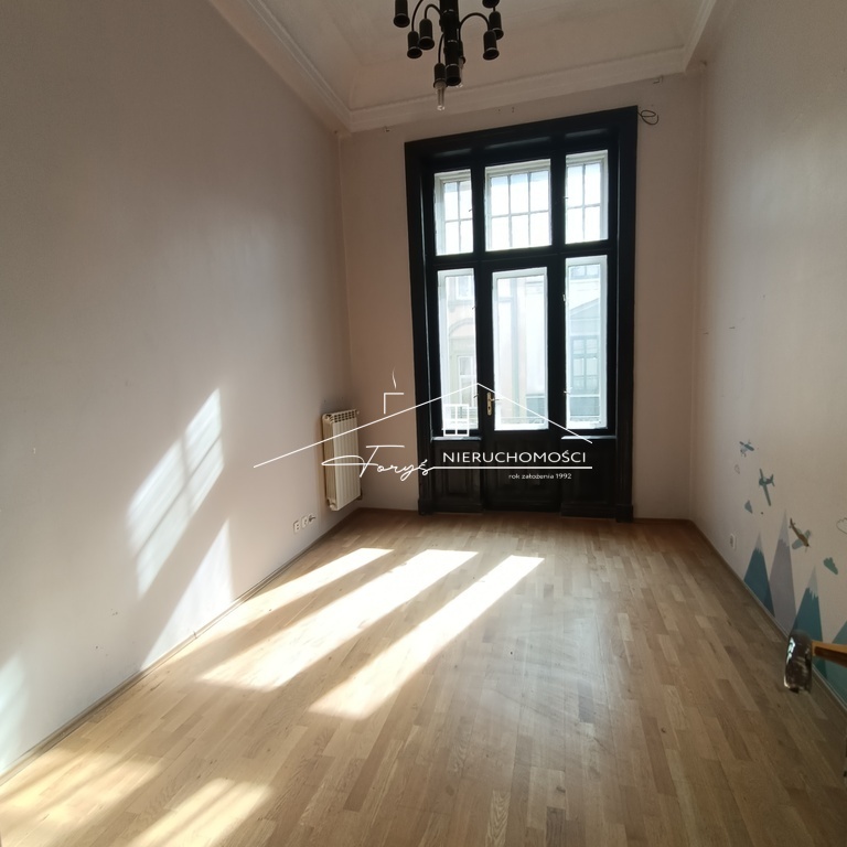 Lokal 250m do wynajęcia w zabytkowej kamienicy w centrum Przemyśla  idealny pod działalność usługową lub biurową