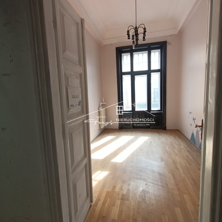 Lokal 250m do wynajęcia w zabytkowej kamienicy w centrum Przemyśla  idealny pod działalność usługową lub biurową