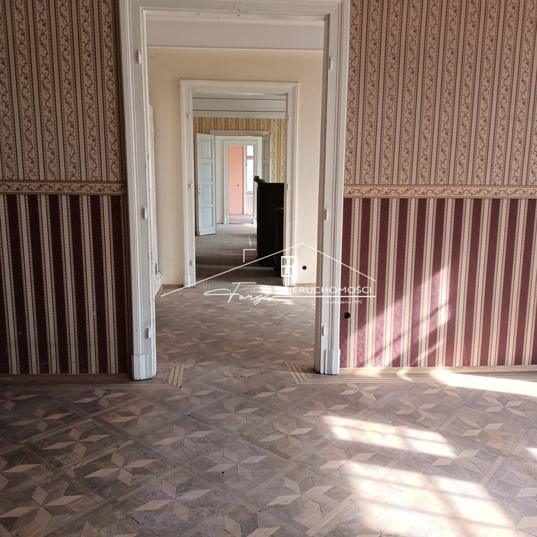 Lokale 250m do wynajęcia w zabytkowej kamienicy w centrum Przemyśla