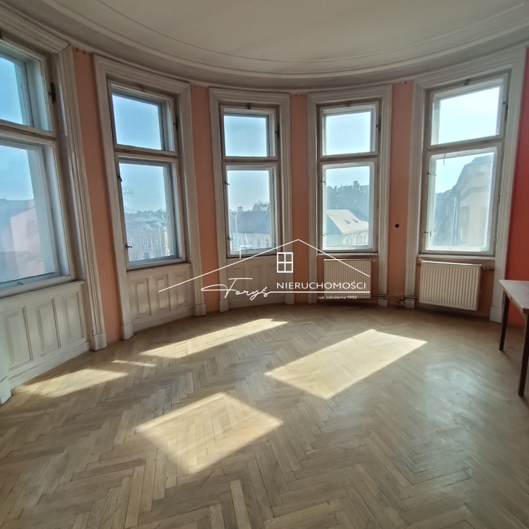 Lokale 250m do wynajęcia w zabytkowej kamienicy w centrum Przemyśla