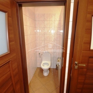 Dostępne dodatkowe magazyny 156 m2 i 226 m2, elastyczne opcje wynajmu.