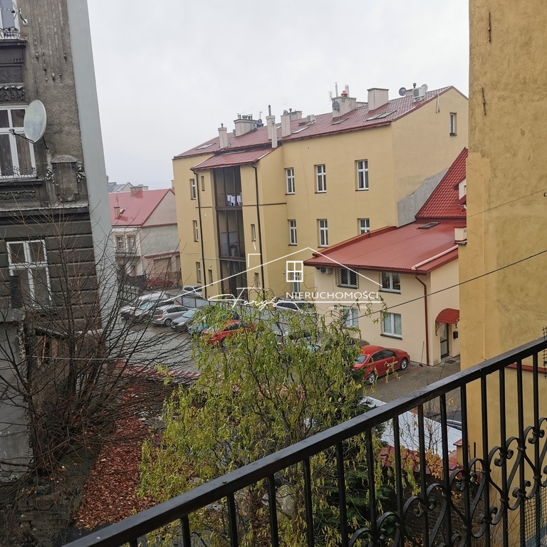 Sprzedaż nieruchomości z potencjałem aranżacji jako eleganckie biuro.