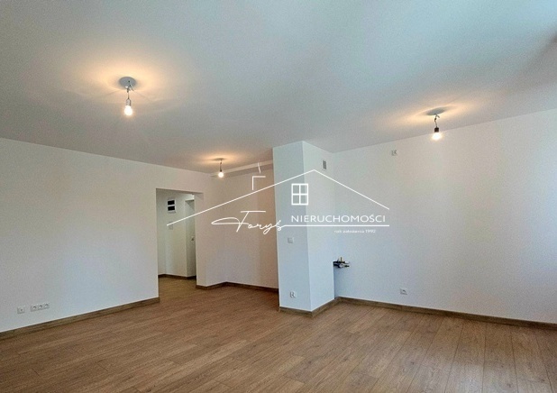 Podwyższony stan deweloperski zapewnia wysoką jakość wykończenia wnętrz.