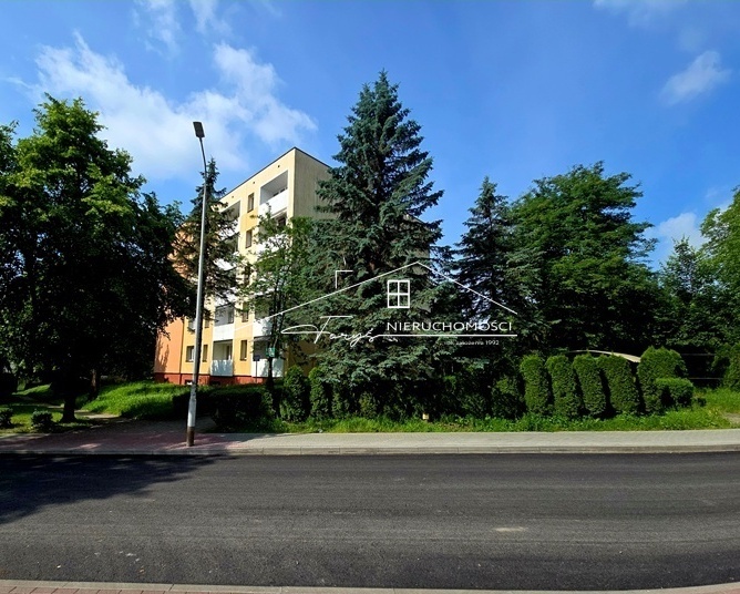 Drugie piętro w zadbanej kamienicy to wygoda i poczucie bezpieczeństwa.