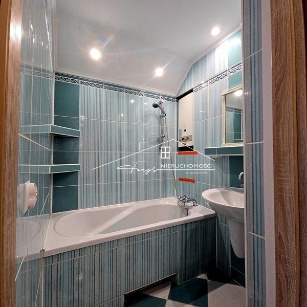 W pobliżu szkoły i przedszkola, idealne rozwiązanie dla rodzin z dziećmi.