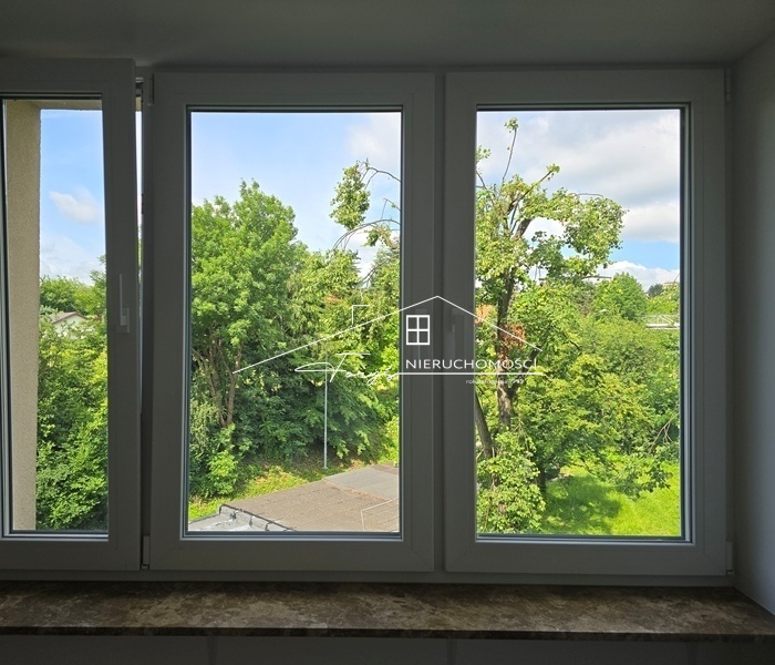 Świetna lokalizacja sprzyja zarówno zamieszkaniu, jak i inwestycji na wynajem.