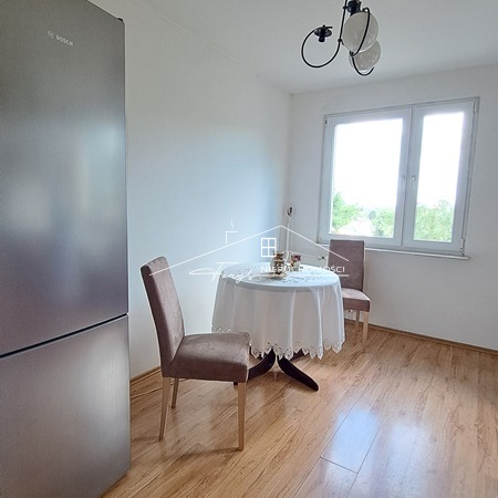 Zamieszkaj w przestronnym, słonecznym mieszkaniu w sercu Przemyśla.