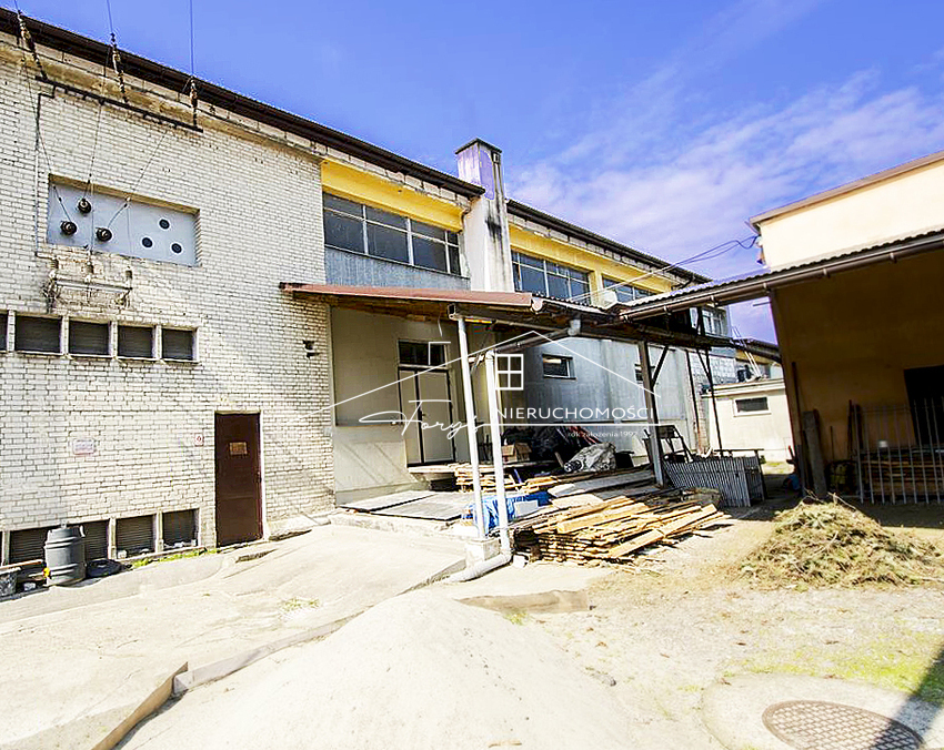 Bocznica kolejowa w odległości 300 m zwiększa potencjał logistyczny.