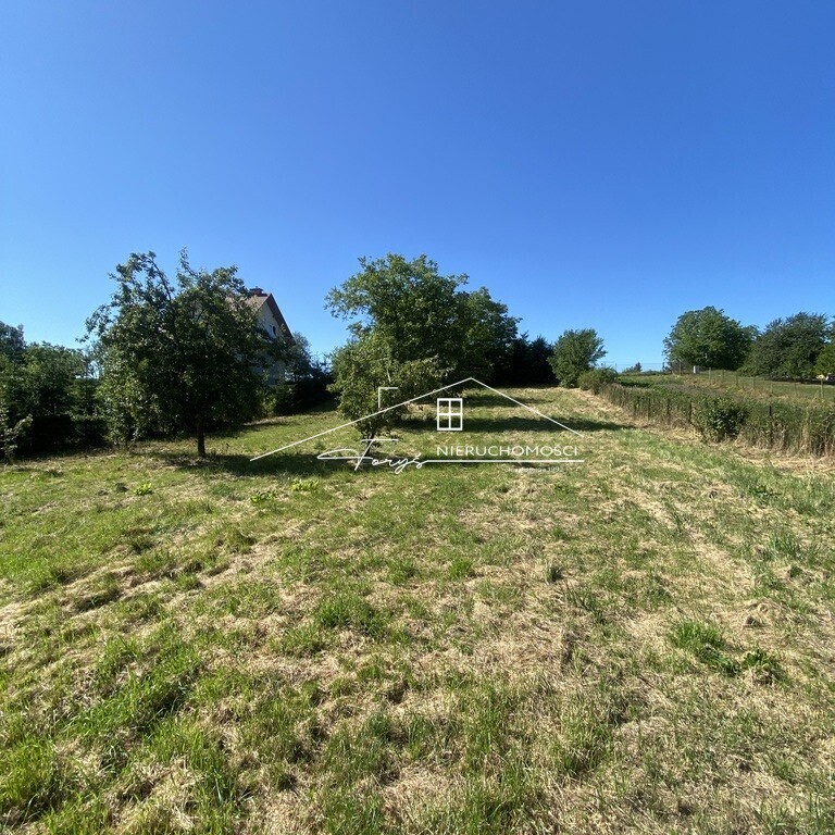 Idealna działka na sprzedaż dla osób ceniących ciszę i naturę.