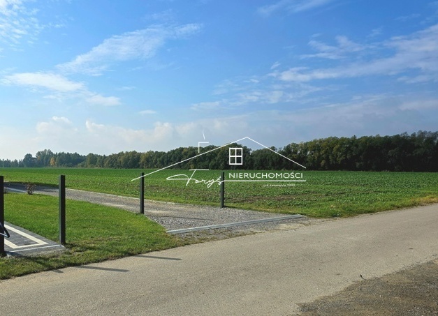 Atrakcyjna nieruchomość  działka budowlana w Surochowie z mediami i WZ-tką