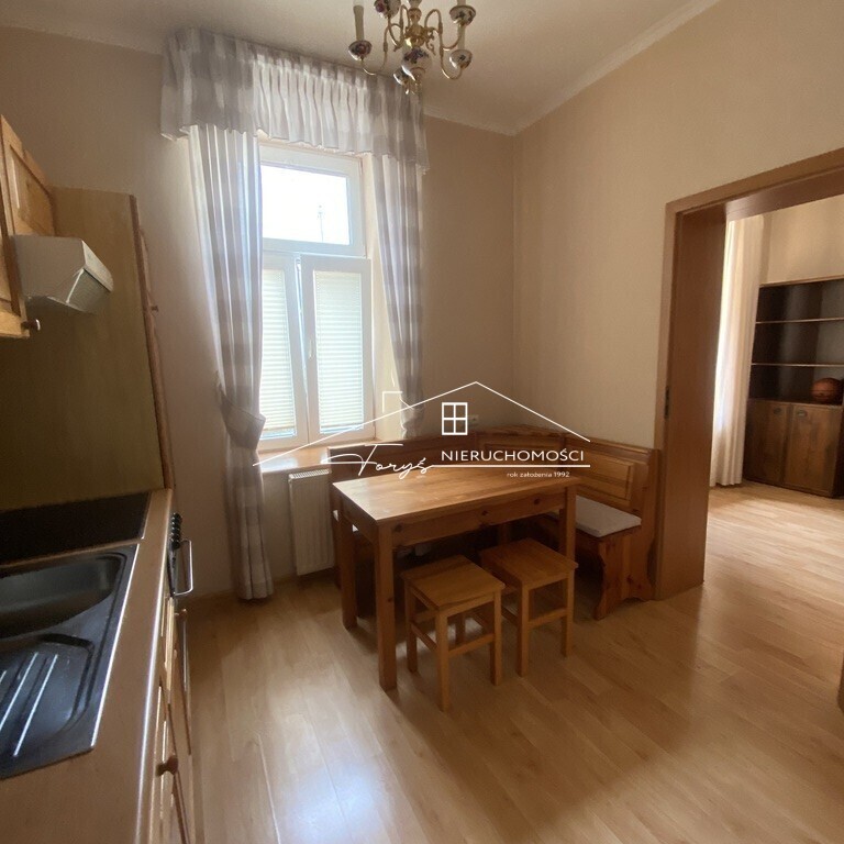 Elektryczne ogrzewanie oraz ogrzewanie podłogowe w łazience i przedpokoju.