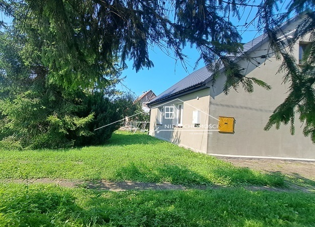 Urokliwy dom z dużą działką  nieruchomość w Medyce na sprzedaż