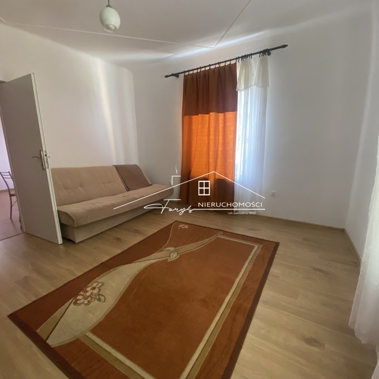 Dwie sypialnie to atut przy sprzedaży rodzinom i parom.