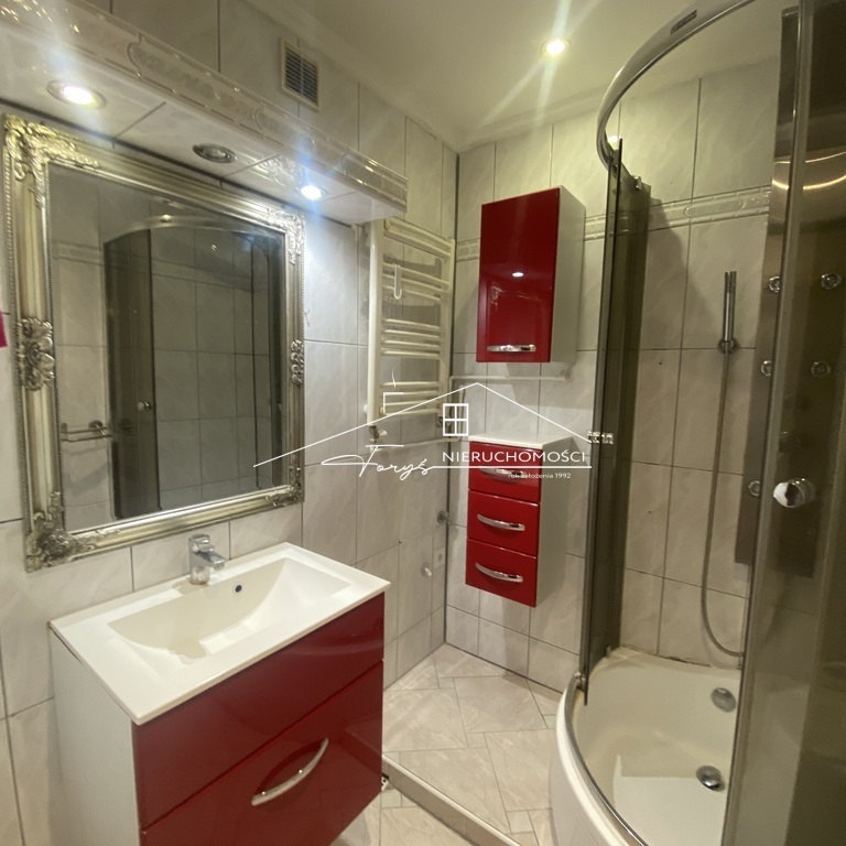 Dwie ustawne sypialnie zapewniają komfort i prywatność domownikom.