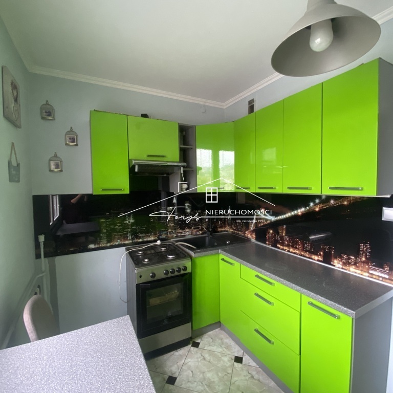 Bliskość deptaku nad Sanem sprzyja spacerom i rekreacji.