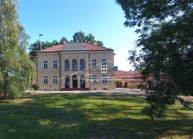 Nieruchomości w Przemyślu przy ul. Rolniczej  zabytkowy zespół dworski z potencjałem inwestycyjnym
