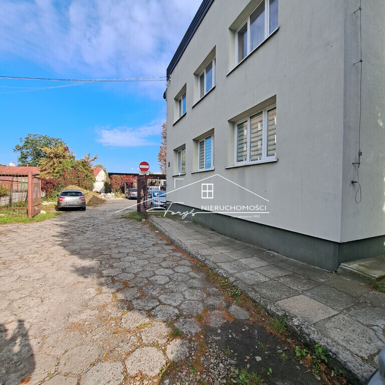 Nieruchomości Przemyśl  biura, plac i wiata do wynajęcia przy ul. Siemiradzkiego
