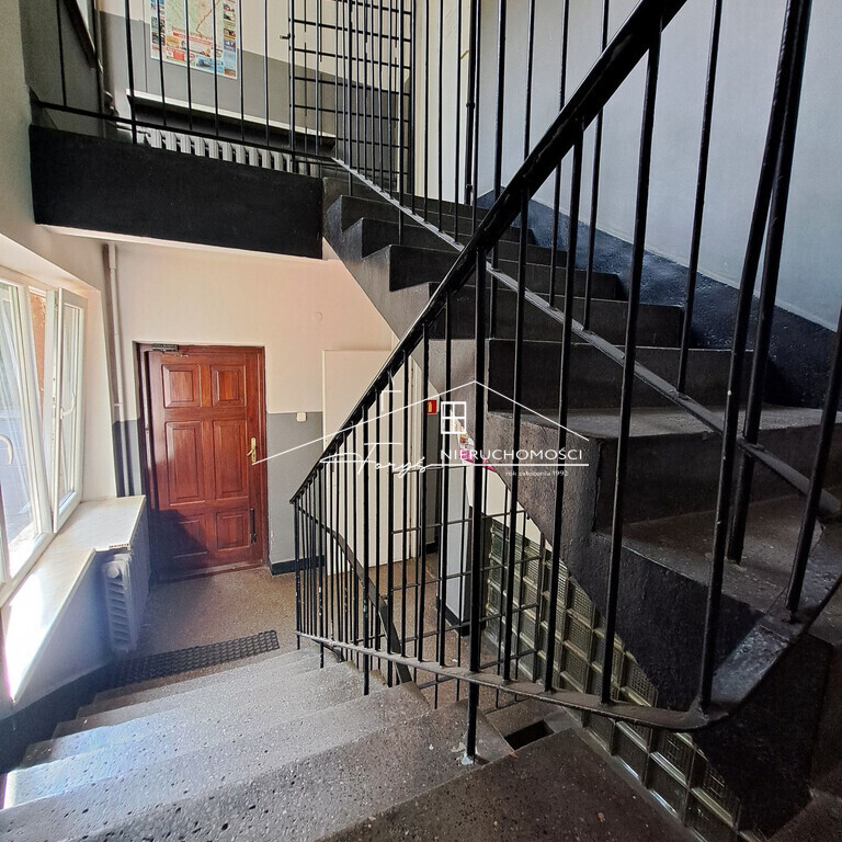 Nieruchomości Przemyśl  biura, plac i wiata do wynajęcia przy ul. Siemiradzkiego