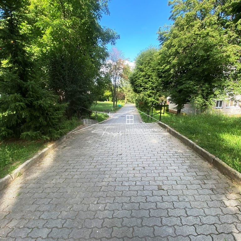 Zainwestuj w komfort najmu w zadbanym bloku na Kazanowie.