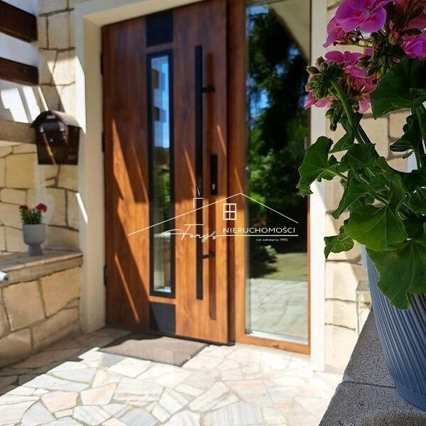 Pensjonat z pięknym widokiem w Iwoniczu-Zdroju  gotowy obiekt inwestycyjny w sercu Beskidu Niskiego