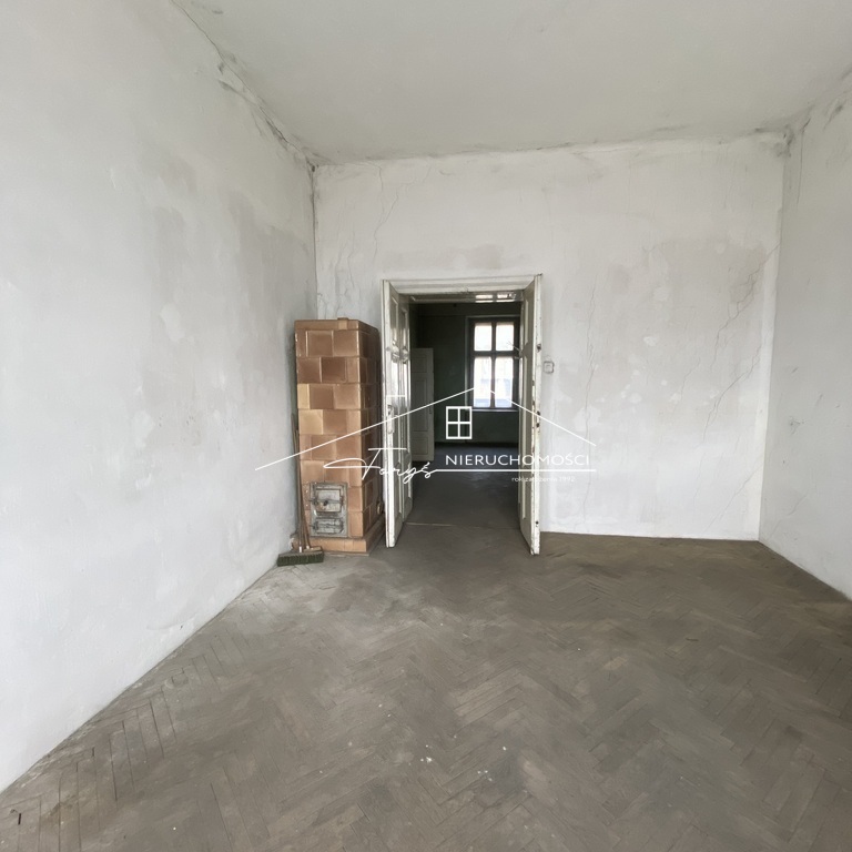 Bezpośrednie dojście do dworca zapewnia doskonałą komunikację w mieście.